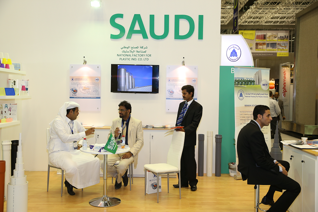 SaudiExports's tweet photo. اجتماعات ولقاءات أعمال في جناح #المملكة على هامش فعاليات معرض #بروجكت_قطر بالدوحة
#project_qatar http://t.co/taoRGBxvEh
