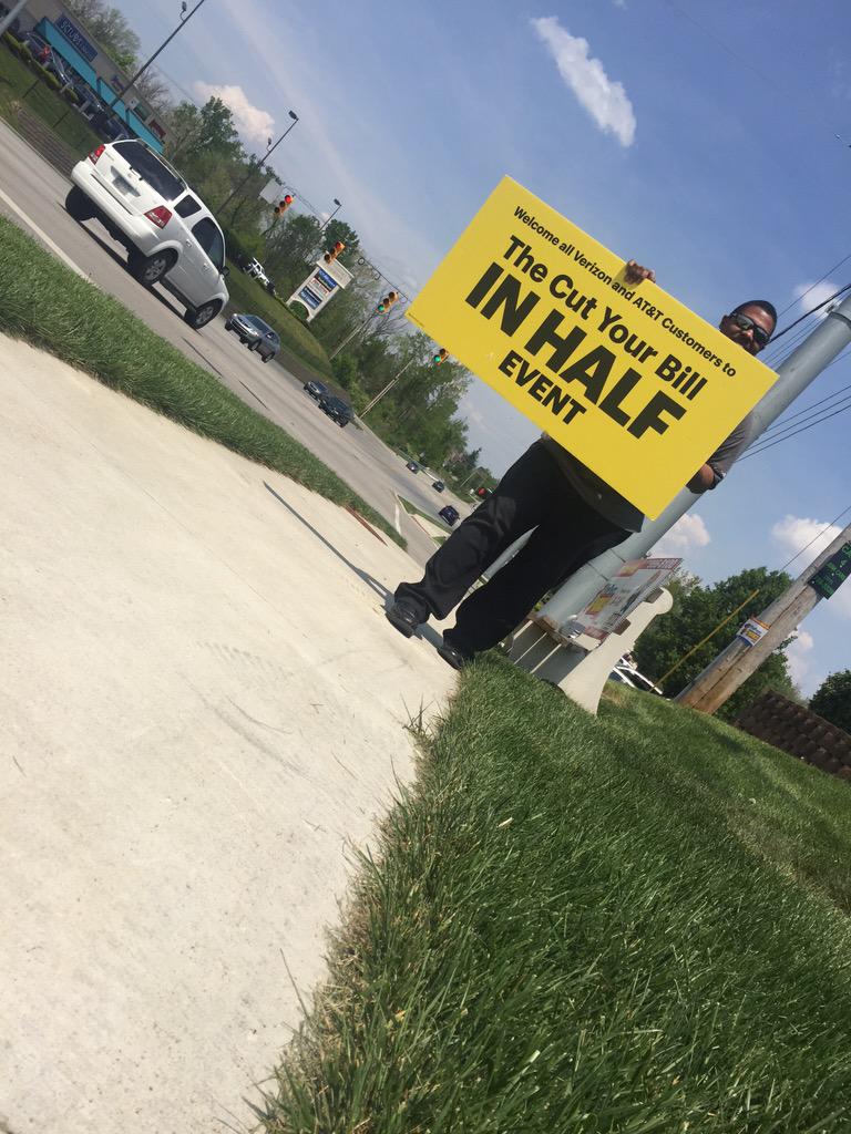JakeRichards88's tweet photo. We've got Hubert out workin the sign on this BEAUTIFUL day #EmersonElite #gettingbettereverday @akisselv @kixitgames http://t.co/tTtuHr3962