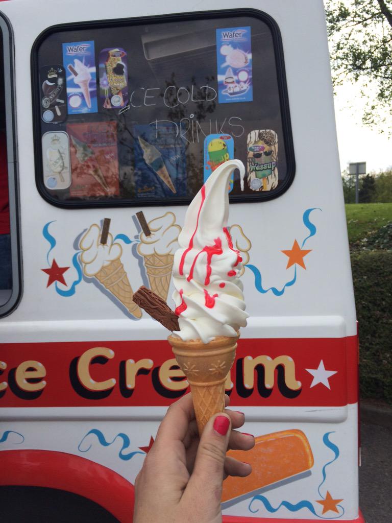 gemb1's tweet photo. #hackathon15 fuelled by ice cream     🍦🍭🎉 @UIYaxley @RobinJamesHerd @KrisztaMatyi @nisbjorn http://t.co/Nep86DRcv5