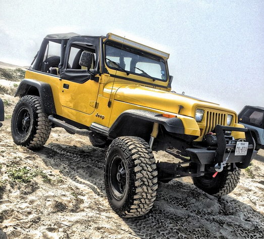 KanatiTires's tweet photo. Trenton Capps snapped this pic of his #V8 #Jeep getting some #beach #sand on the #MudHogs! #KanatiTires http://t.co/51mnbsdnWA