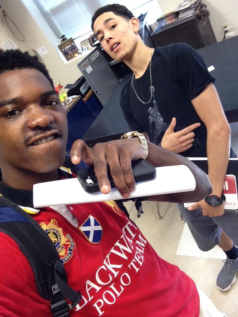 SiErRaHiLliaRd6's tweet photo. Thanks guys.. 😂😂 @Duke_Fyb @weephillips97 http://t.co/8ETdCnYS26