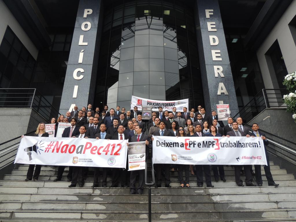 heliohcff's tweet photo. @portalR7 @cachicorj  #TodosContraPEC412 Policiais Federais protestam no ES CONTRA PEC 412/09 http://t.co/Pd26UvM9Tl http://t.co/PBZH6Xx4Ip