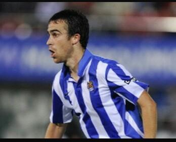 realsociedadESP's tweet photo. El Comité de Apelación anula la tarjeta roja que le sacaron a Mikel González en el derbi. Estará para el Camp Nou. http://t.co/NYIq2qAR9R