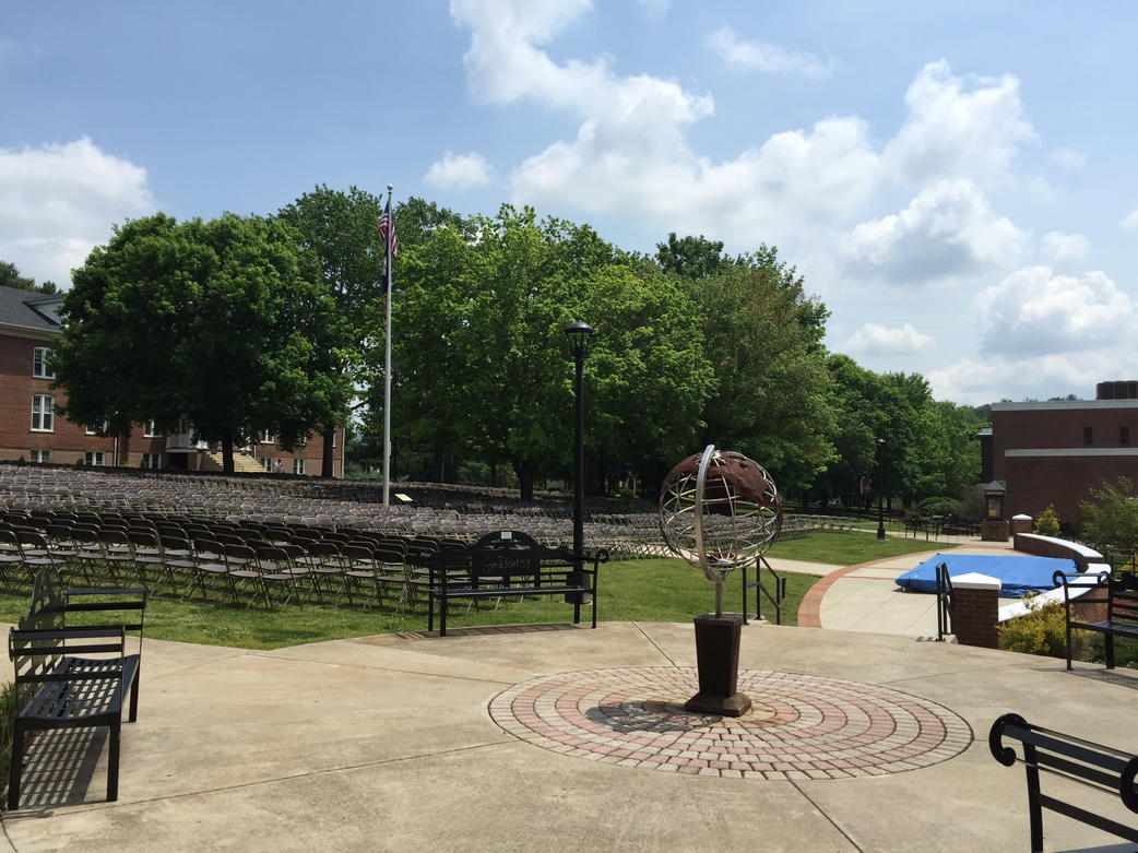 anneleissea's tweet photo. And then suddenly... Graduation felt so real #myferrum #ferrum15 http://t.co/zDMxyLZWae
