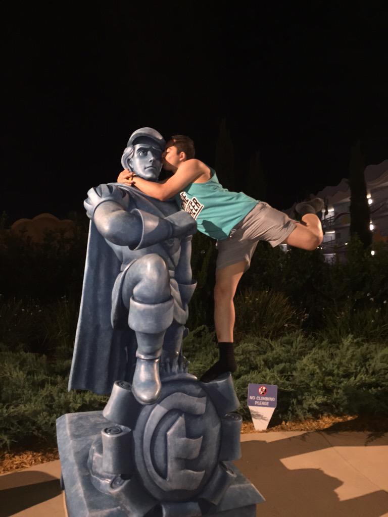 ashly_bby's tweet photo. A little bit of TBT. I love my best friend bc he does dumb stuff w/me #noclimbing #noshoes #mypjs #wewalkedlikethat http://t.co/6jtvsx70np