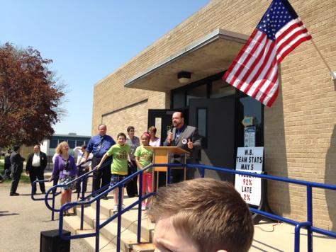 WhitmoreBolles's tweet photo. Mayor O'Reilly celebrating with us during our city beautiful school parade! #MayorO'ReillyRocks http://t.co/Igpf3zxFuR