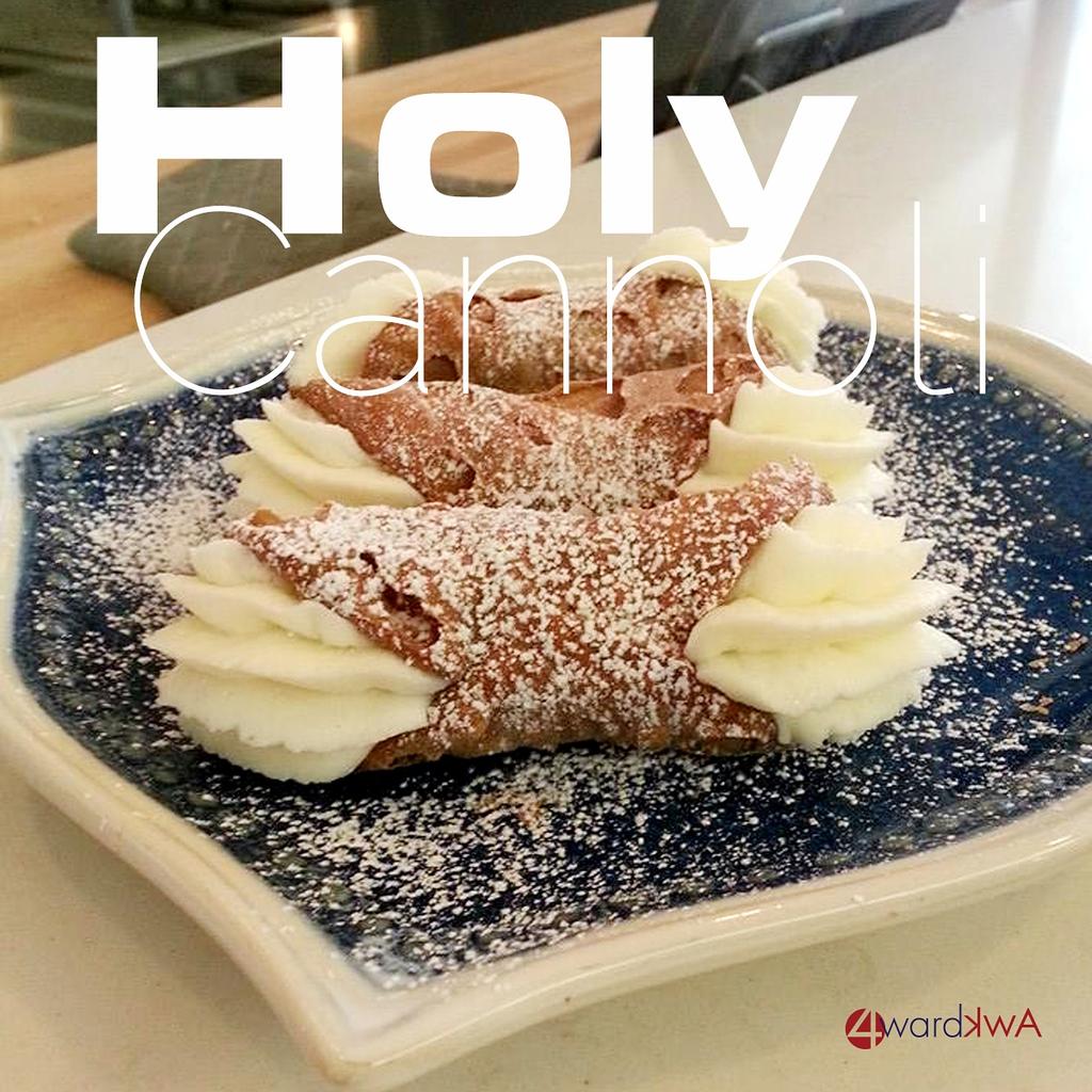 4wardAwkward's tweet image. Holy #cannoli ... #italian #pastry #dessert