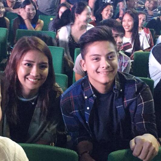 kaxtnyel's tweet image. Ang cute ng dalawa tonight!! Hahahaha! 💙 #ConcertDate Hi kuya Rye, hintay ko pasabog pics mo ha? Char!