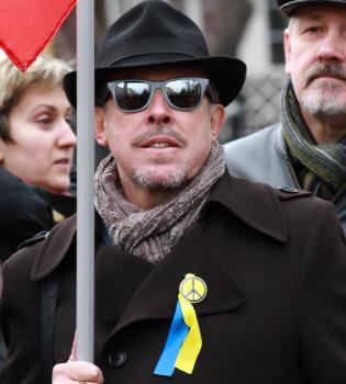 "Коммунисты России» просят Макаревича сменить гражданство на украинское. Кто согласен ретвит. Предатель!