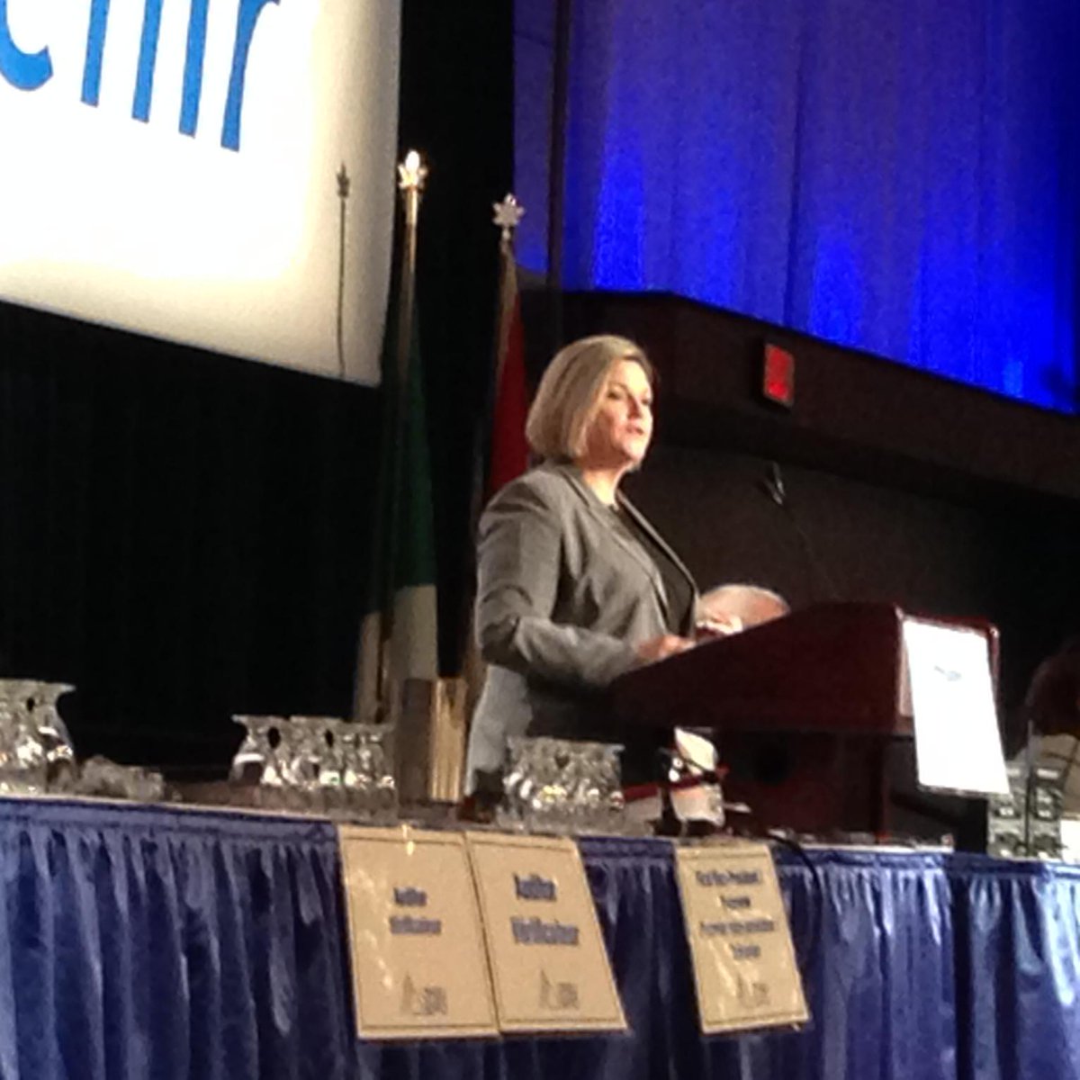 johnhansonj1's tweet photo. @AndreaHorwath addressing 2015 #OPSEU convention Privatization is Wrong #onpoli #ndp #liberalsarewrong http://t.co/XKG41EpUA7