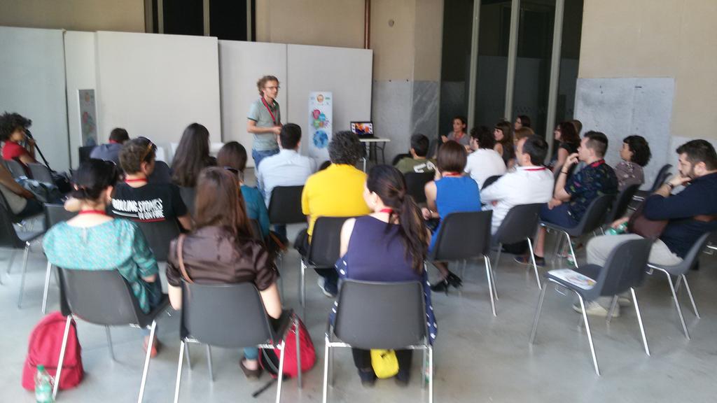 infogiovaniroma's tweet photo. Una testimonianza sullo #SVE per la #youthweek a #factorypelanda con @AgenziaGiovani http://t.co/AAxsDf7oTE