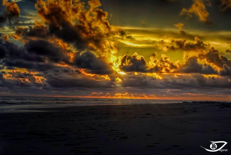 Romantic Sunset From Paris 
#jogja

Oleh : <a href="/syekhdaan/">Syekh Da'an Gautama</a>