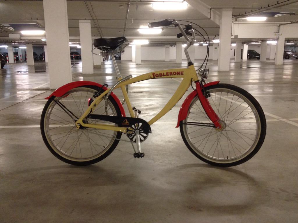 .<a href="/PRemitz/">ITZ PREM</a> <a href="/ufomedia/">Thomas Koch</a> @wuv aber ein Dienstfahrzeug hat er...