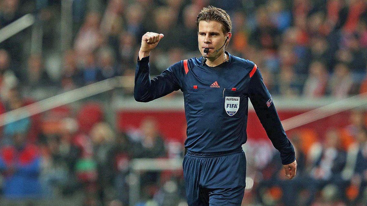 DFB_Team_EN's tweet photo. Dr. Felix #Brych will referee this year’s DFB Cup final between @BVB &amp; @VfLWolfsburg_EN: http://t.co/rsAhSTGiHF http://t.co/drYoy9VSwT