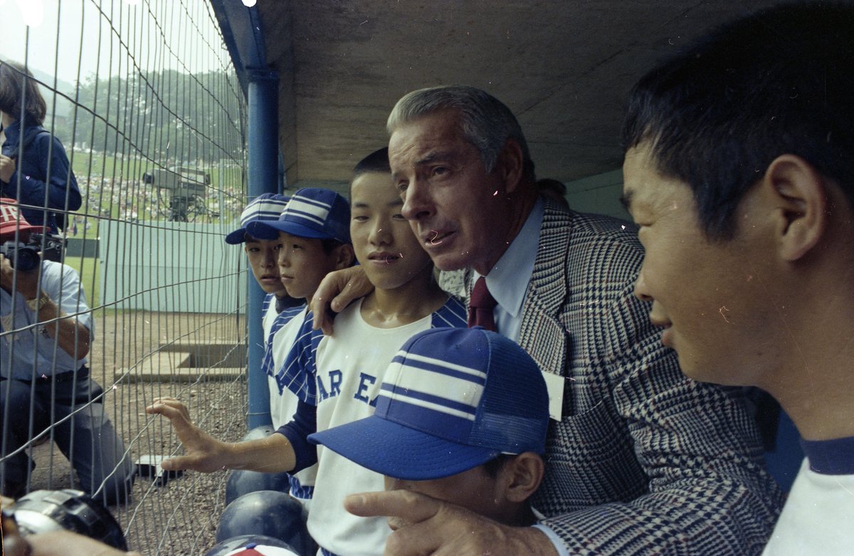 #TBT to when the <a href="/Yankees/">New York Yankees</a> Clipper, Joe DiMaggio, came to Williamsport! #LLWS #HOFer