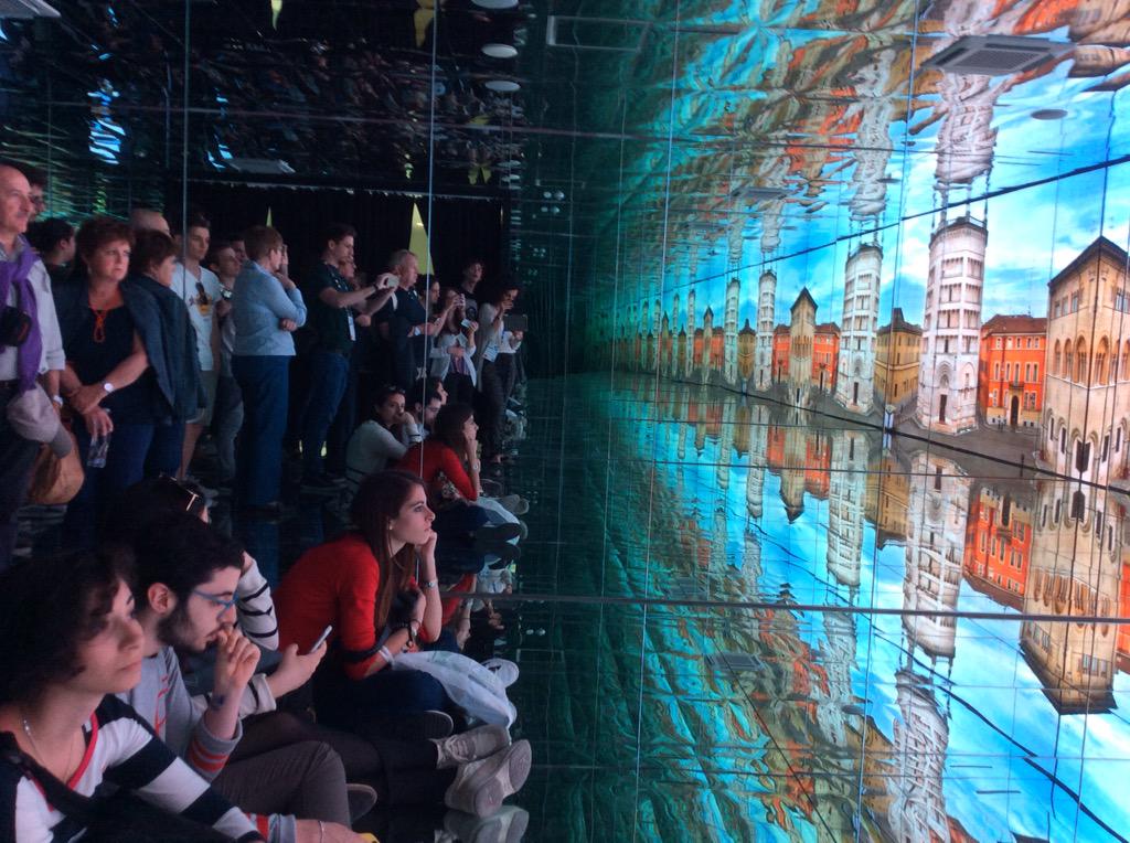 Pad_Ita2015's tweet photo. Incantevole Italia! Visitatori incantati @ #PalazzoItalia @Expo2015Milano #PadIta http://t.co/sbwbni6aSM