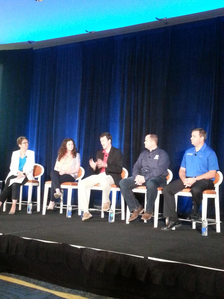 RemodelingMag's tweet photo. @VictoriaDowning of @RemodelersAdvan  holds a discussion with top remodelers. #RMLC2015 http://t.co/0sWeRis3Nm