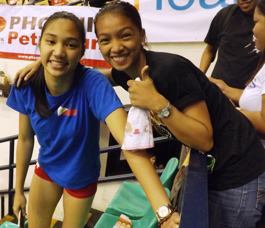 ARMSuobiron's tweet photo. THANK YOU @_beadel for SMILING w/ us @ma_joam! ^_^ #HAPPYOVERLOAD ;) #TeamPilipinas #HeartStrong #LabanPilipinas http://t.co/Gp0jyYuW7o