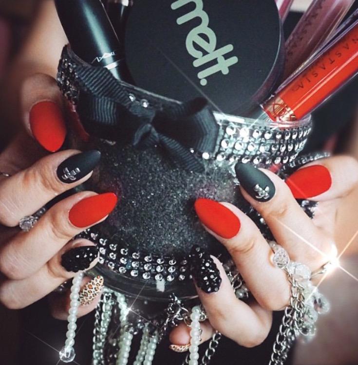 NailHur's tweet photo. #NAILHUR set 'BEHIND CLOSED DOORS' only $9.99 with code 'MAMA' that's a 75% off savings! SAY WHAT?! Shop now! http://t.co/5d6rjjqCEv