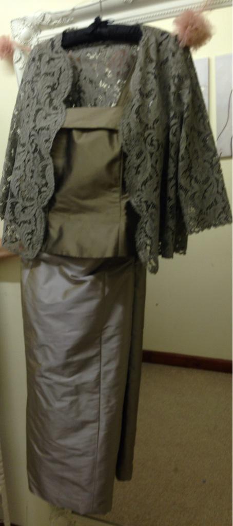 Bespokebysummer's tweet photo. Some orders made/altered by @Bespokebysummer to be returned to the lovely designer @PerriAshby for clients big day http://t.co/9dSvhsIkTq