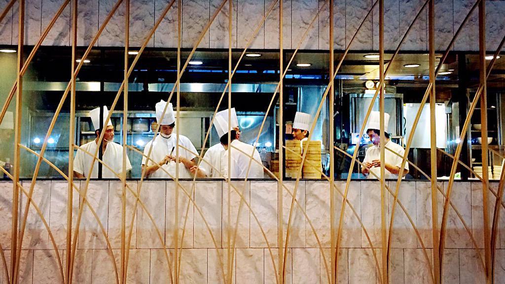 CynieC's tweet photo. Behind every good #food there's always #skillful #chefs #dimsum #shanghai #hongkong #crystaljade #foodie #food #IFC http://t.co/Y0qLApPk4c
