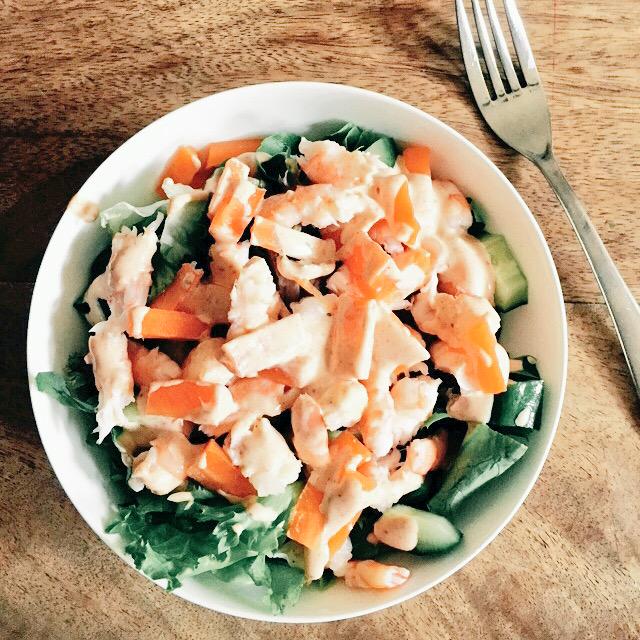100days2getthin's tweet photo. Lettuce, cucumber, carrot &amp; king prawn salad #WeightManagement #LighterLife #slim4summer #SaladSelfie http://t.co/W0uulFPQ74