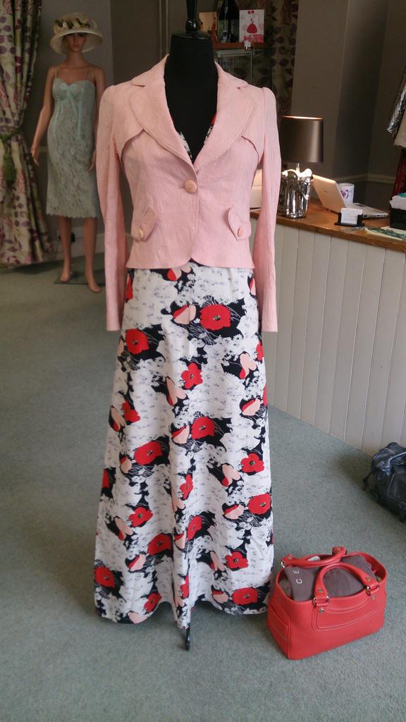 CsgibbsJ's tweet photo. Here's a pretty pink and red floral combo for your polling Thursday! #designerdressagency #oldtonew #HappyVoting X http://t.co/cCWbnJsdrD