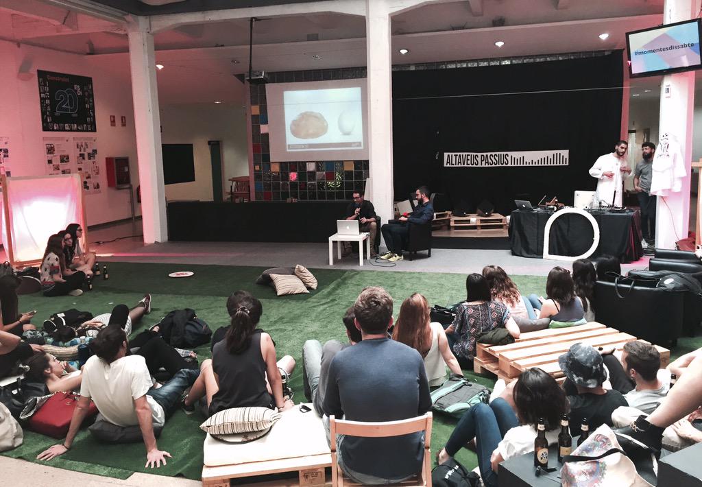 ESDi_Barcelona's tweet photo. És el torn de @Biscuitsbcn !! Mr. Bread i Mr.Egg ens expliquen el seu projecte! http://t.co/c3eKa7uJOE