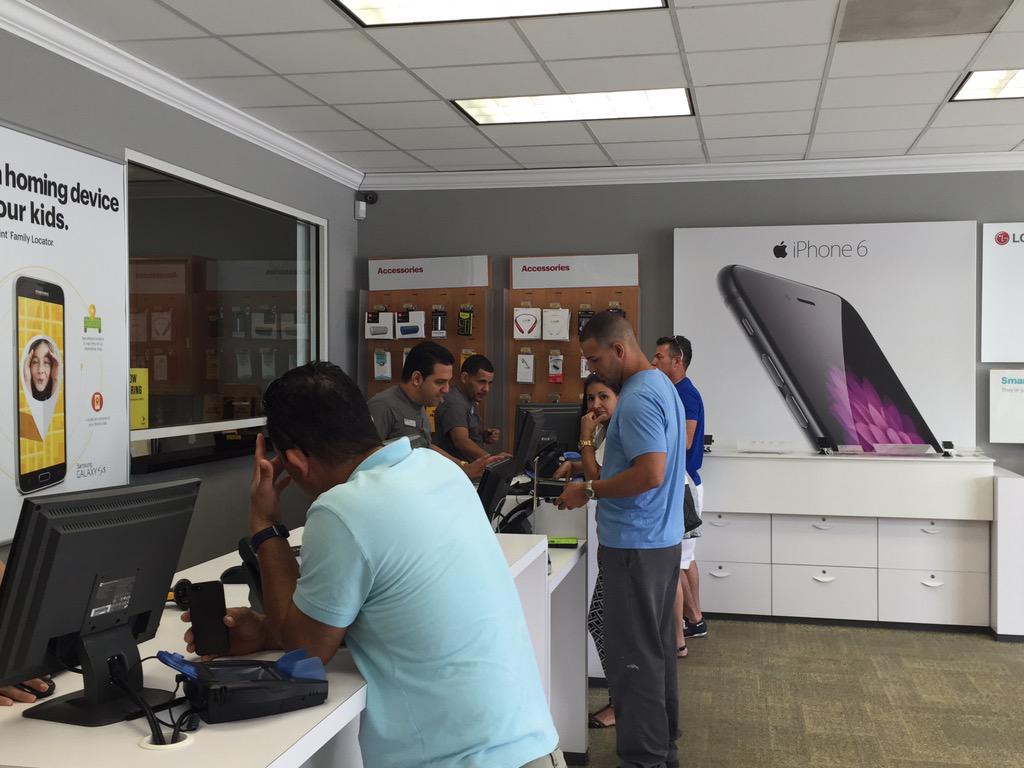 VIdalHialeah's tweet photo. Early in the morning we welcome our awesome customers!!! #GettingBetterEveryDay http://t.co/JyQGN1njKz