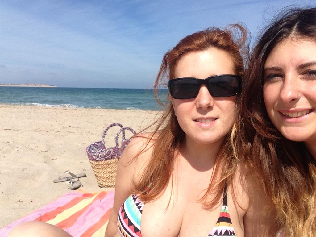 BeaJimenezz's tweet photo. @Macaferp después de un duro día de trabajo... A relajarse :) http://t.co/buiN7bIEJL