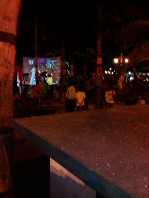 adi_zlash's tweet photo. @IndosiarID lagi nnton bareng d taman bunga sumenep. Sllu dukung irwan n evi. Mreka pantas masuk 2besar #DAcademy2 http://t.co/foRHsHEw0K