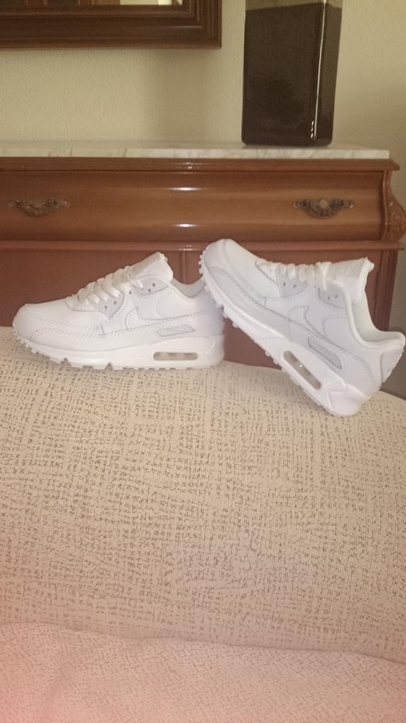 marinalg23's tweet photo. Mis airMAX nuevas k xuliii😉 http://t.co/TxDOcphVUA