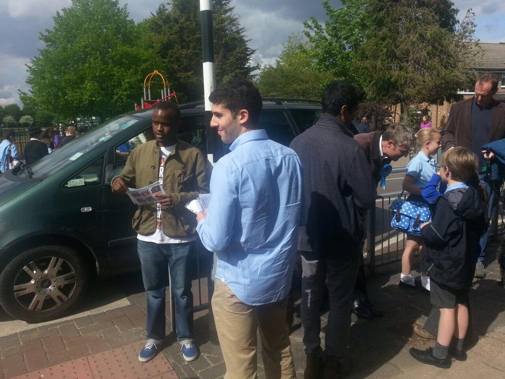 UKPatchwork's tweet photo. #Patchworkers campaigning with @ZacGoldsmith @RPNKTories @Conservatives #GetInvolved2015 #SchoolRun @yoobie85 http://t.co/PQ35GxJULZ