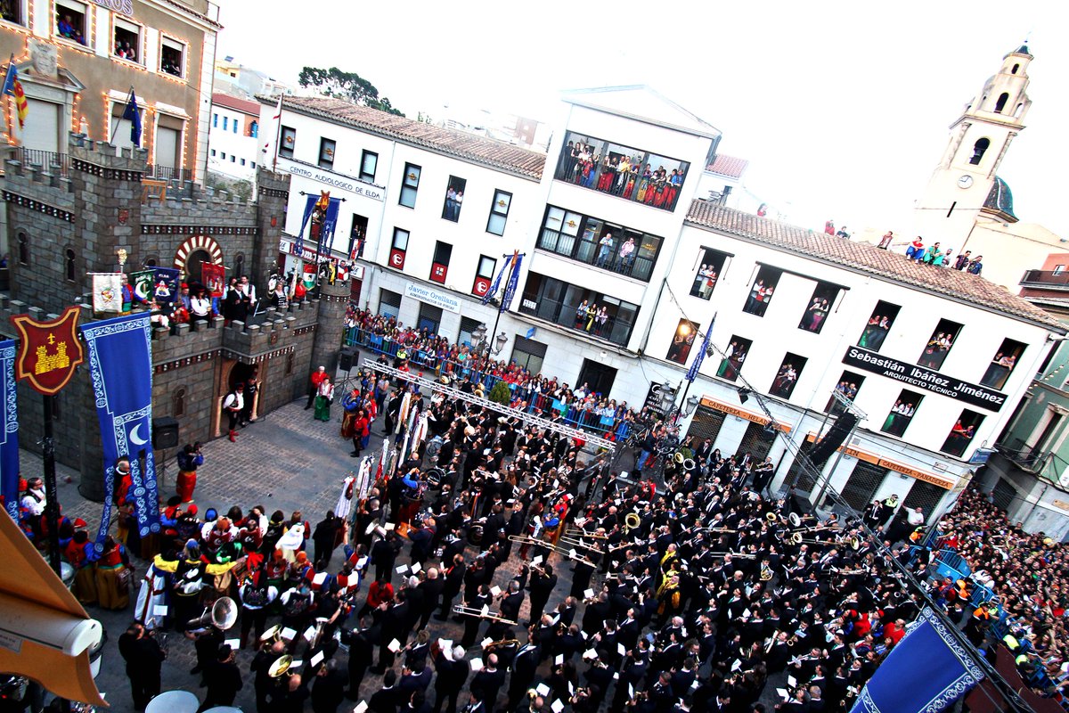 valledeelda's tweet image. #Elda ya está preparada para los Moros y Cristianos valledeelda.com/noticias/761-e…