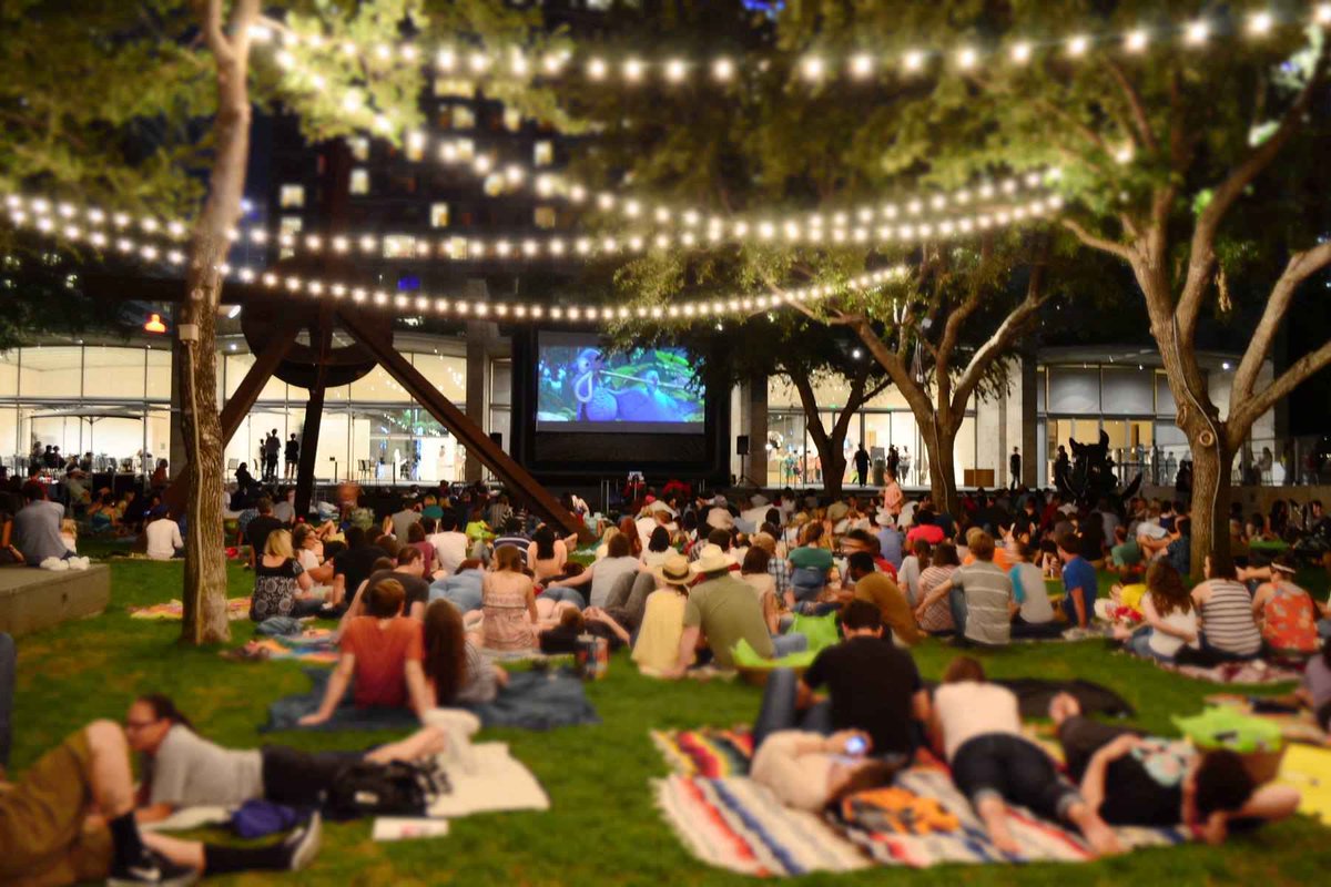 Every Outdoor Movie Screening in Dallas, Now in One Calendar: thrillist.com/events/dallas/…