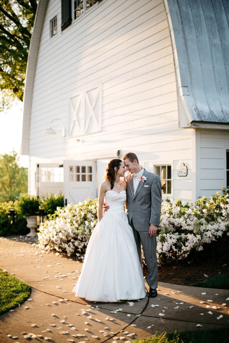 GrainandCompass's tweet photo. Golden hour goodness from this past weekend's #wedding at #brookberryfarm. #goldenhour http://t.co/SIjtN4Y3bP