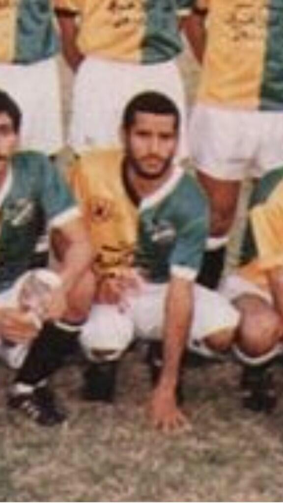 bfbaafq8i's tweet photo. اللاعب السابق للعربي والمنتخب الخلوق عيد مطلق المعتزل في عام 89 حقق العديد من البطولات مع الزعيم

👇👇👇

@benmutlaq http://t.co/XyG1fvR3mQ