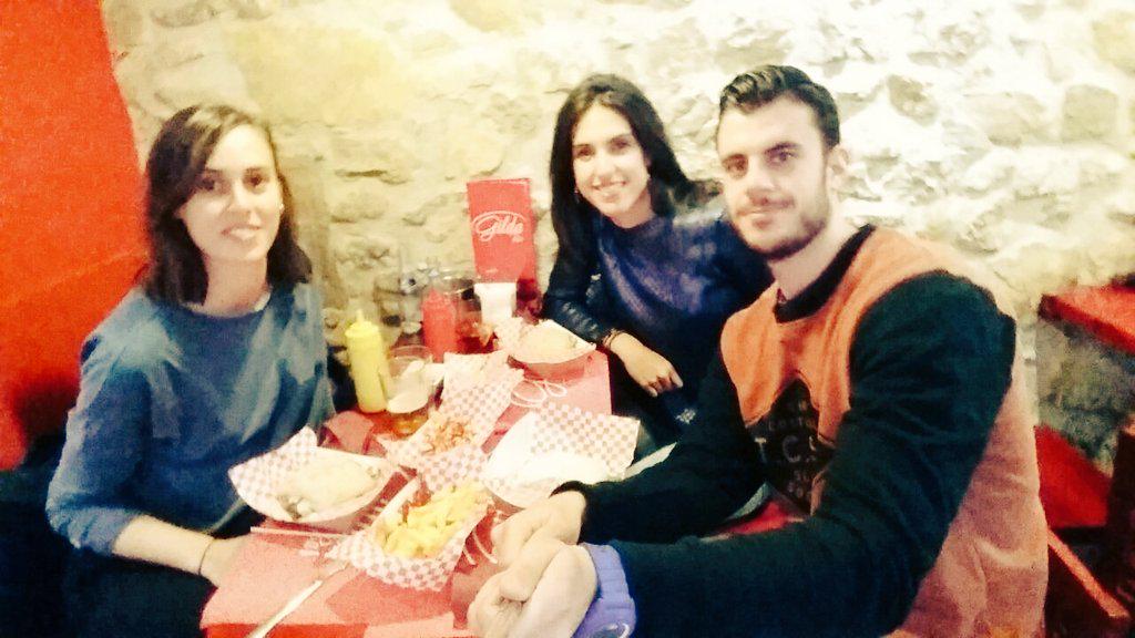 carlotaGConrado's tweet photo. Me vuelvo muy FELIZ, y un poquito más gordita 😁 
Gracias!! 
#Gijon 
#cachopo
#osobuca
#bonicus http://t.co/6TulXIvH8f