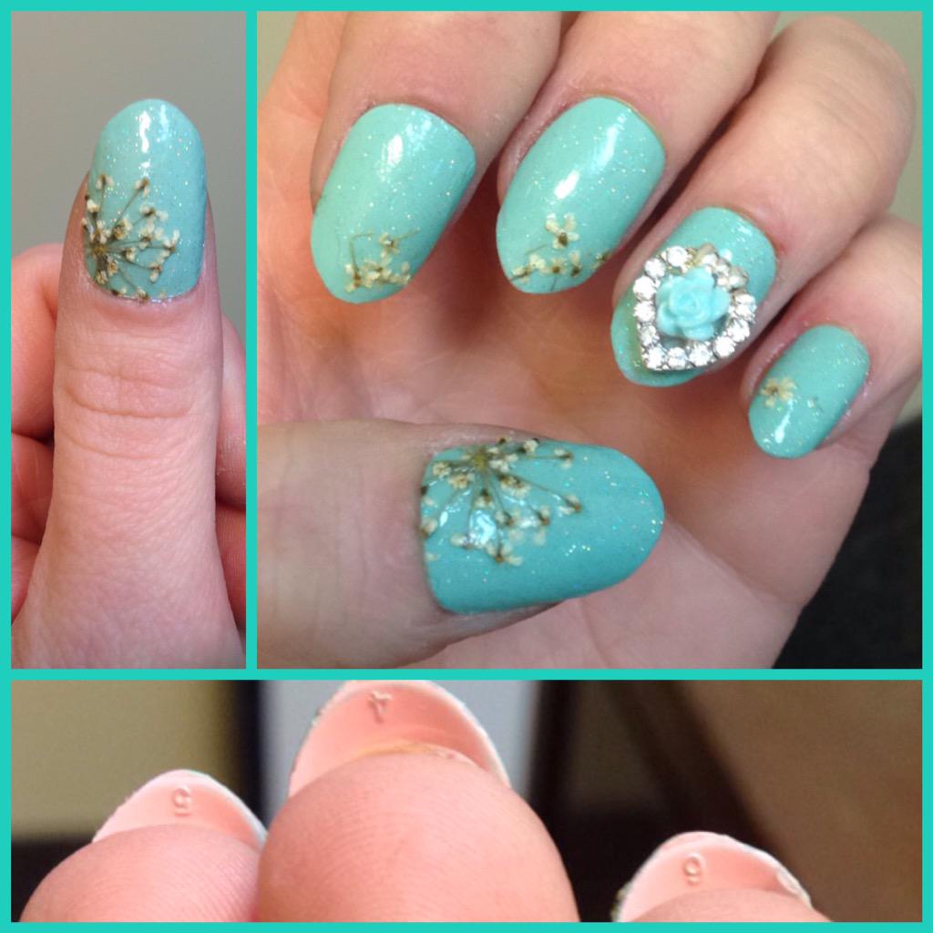 Kimmboz's tweet photo. Spring is here! Which means time for a new mani. #KimsNails #nails  #nailart #flowers #laquerista #charm #glam http://t.co/5tR9HHhCb8