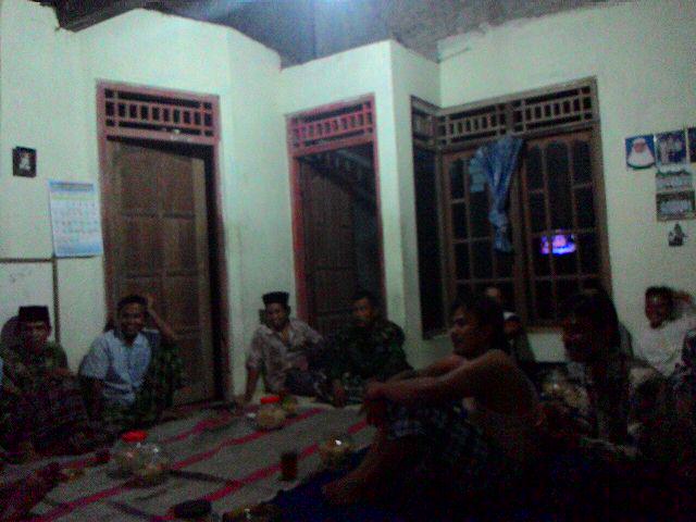 abimanyucm's tweet photo. Jamaah yasinan lereng bukitmenoreh magelang,,  ,,,dukung evi masamba #DA2 indosiar http://t.co/RPNt3LdxQW