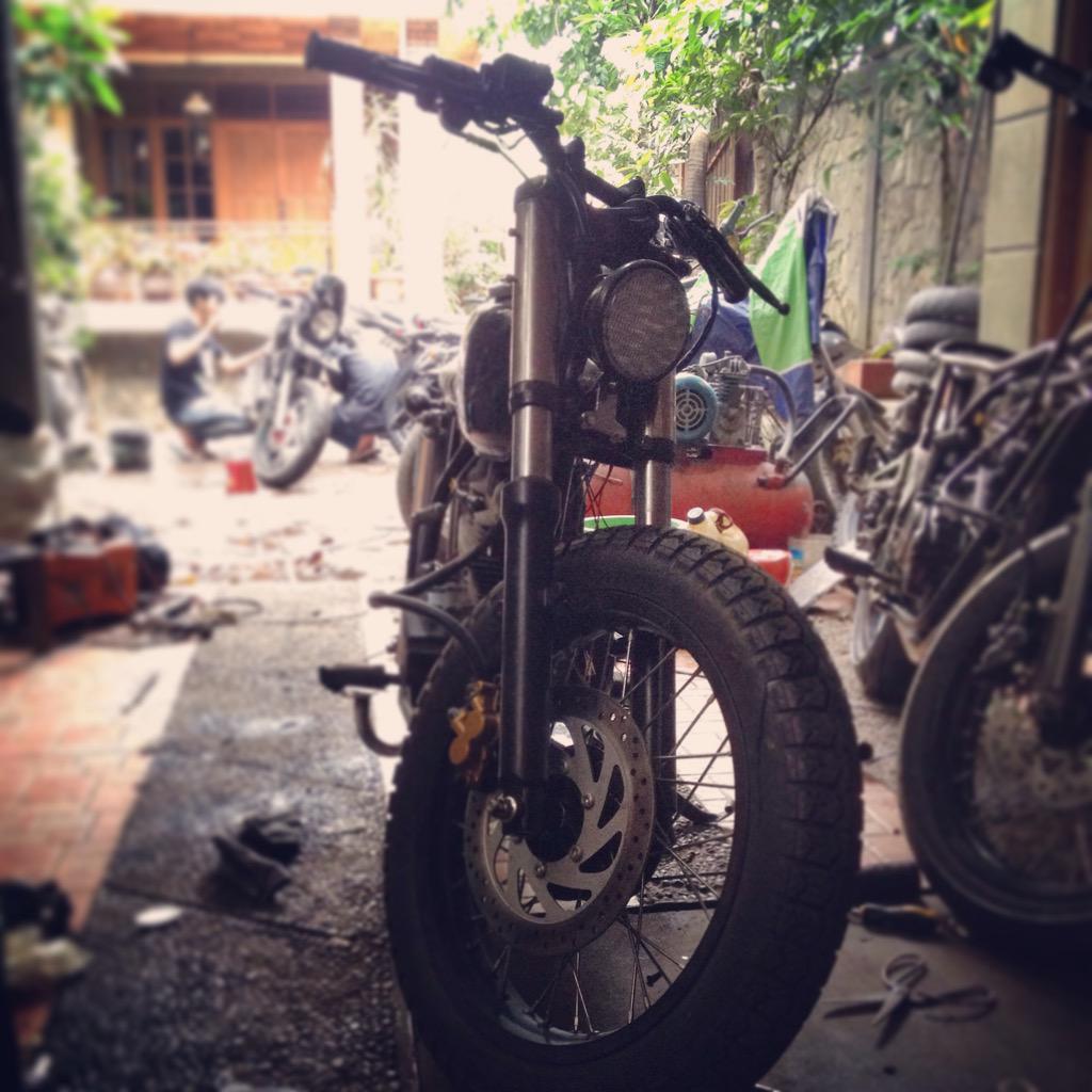 KaffeepauseID's tweet photo. For sale.. Contact us: 081286967552 #oldbike #vintagebike #custombike #iklanmotor #caferacer #bratstyle #KFPMotorrad http://t.co/v11gwQXWYF
