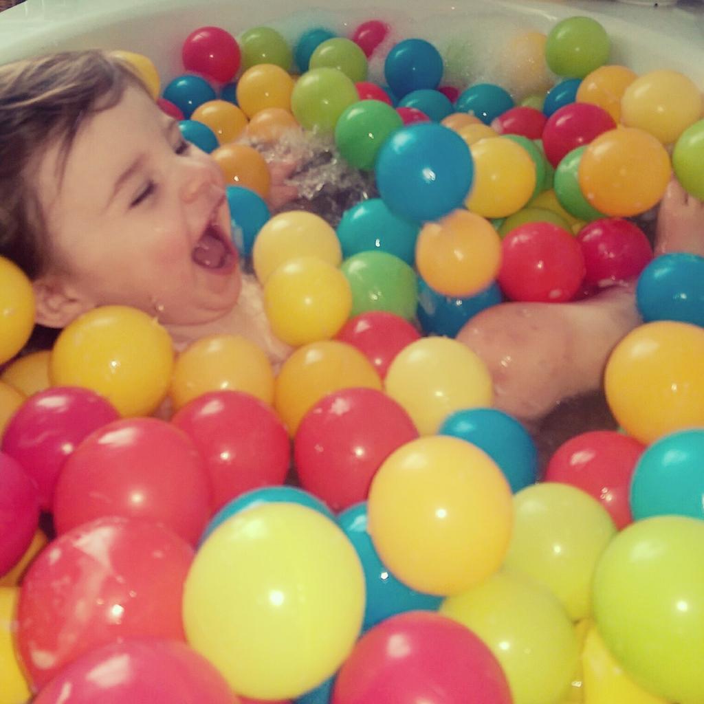 KirstyRhian85's tweet image. Bathing in a bath of ballpool balls is the norm. #parentduties #cherishedmoments