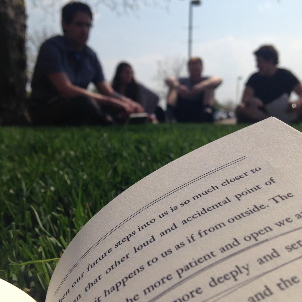 Jessicaailopez's tweet image. #classjoy discussion &amp;amp; class outside