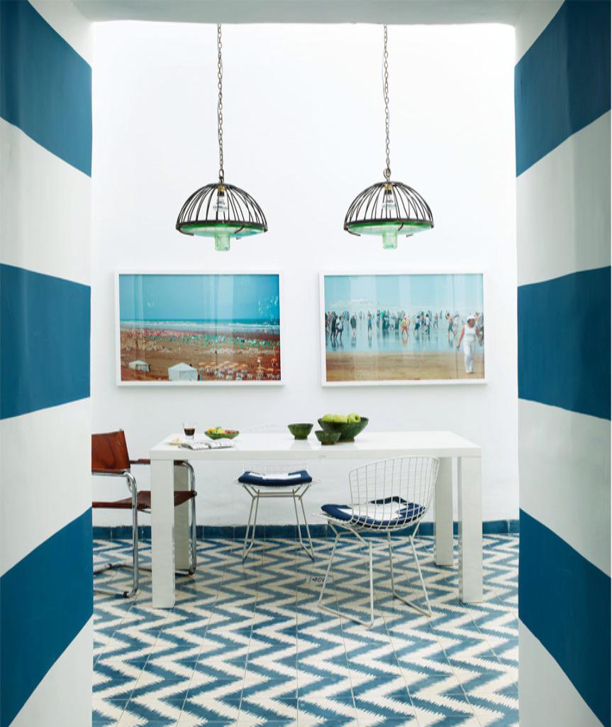 #blue&amp;white para esta estancia con baldosas de #pophamdesign que nos encantan! llega el #verano #refrescante #deco