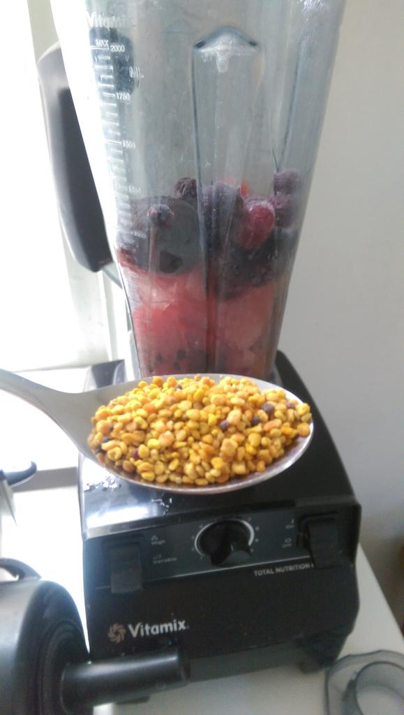 goodlifeyogaco's tweet image. Spring refresher, get this in your mush. #hayfeverhelp #beepollen #beetroot #watermelon #frozenberries #nomnomnom