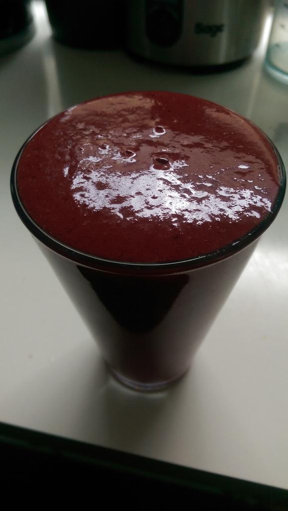 goodlifeyogaco's tweet image. Spring refresher, get this in your mush. #hayfeverhelp #beepollen #beetroot #watermelon #frozenberries #nomnomnom