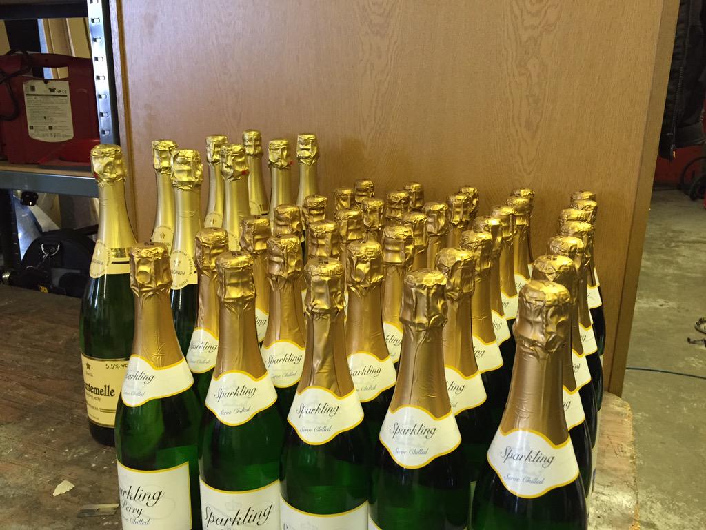 WildStretch's tweet photo. It's going to be a busy weekend!!! #wildstretch #a1stretch Limo hire Kent &amp; limos hire London http://t.co/Qxv9uXu4nY
