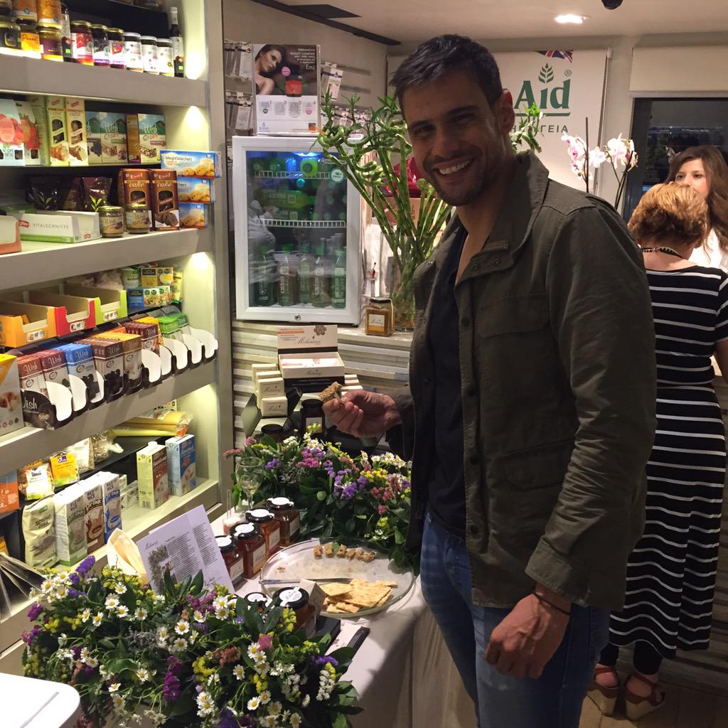 D_ougarezos's tweet image. Νέα παιδιά, άλλη φάση κ meeting point ακόμη κ για να αράξεις. Καλή αρχή.. #drpharmacy #openingparty #actandreact