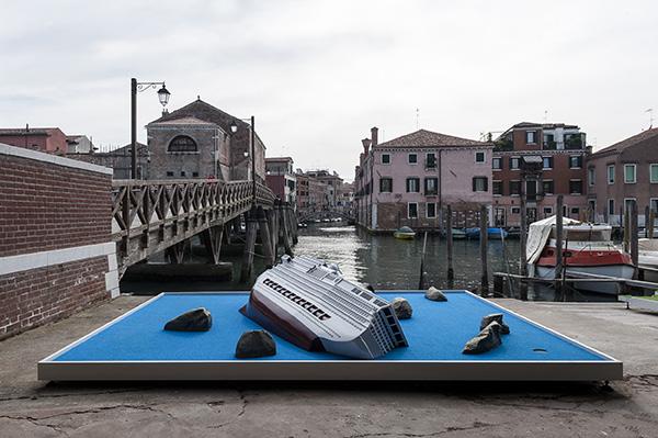 EM15Venice's tweet photo. #EM15Venice @ArtRabbit #SOS #dougfishbone http://t.co/R6BhBlH2DV