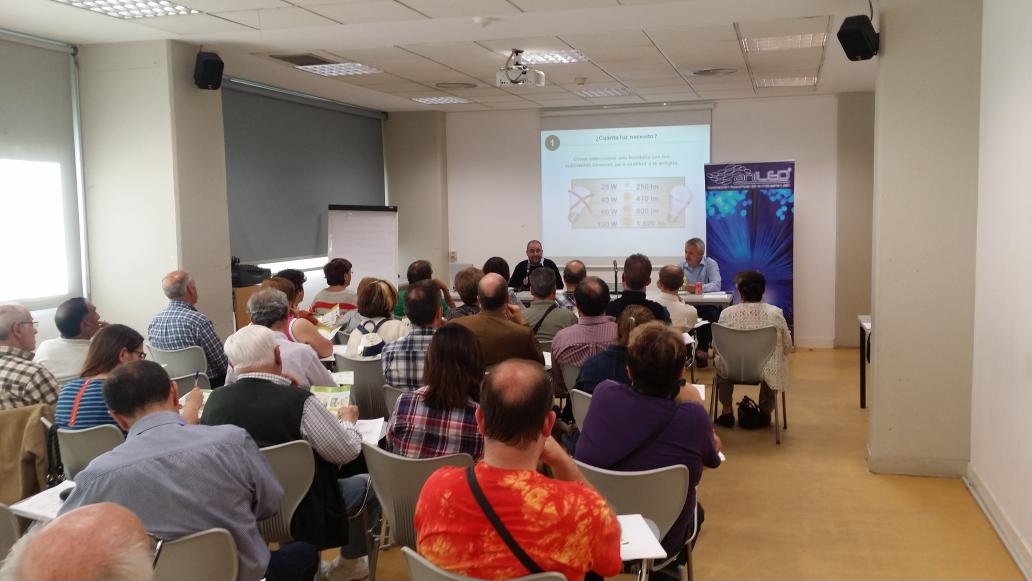 aniledspain's tweet photo. Estamos con los vecinos de # Alcobendas  hablando sobre tecnología #LED ¿Cómo escoger una bombilla adecuada #Hogar ? http://t.co/dk1Q5waVd1
